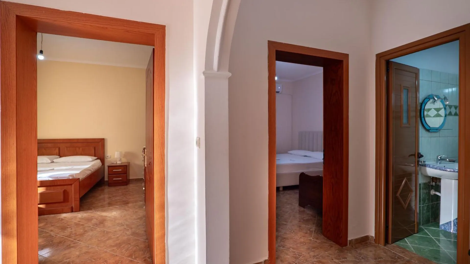 Mato Apartments Sarandë 0*,