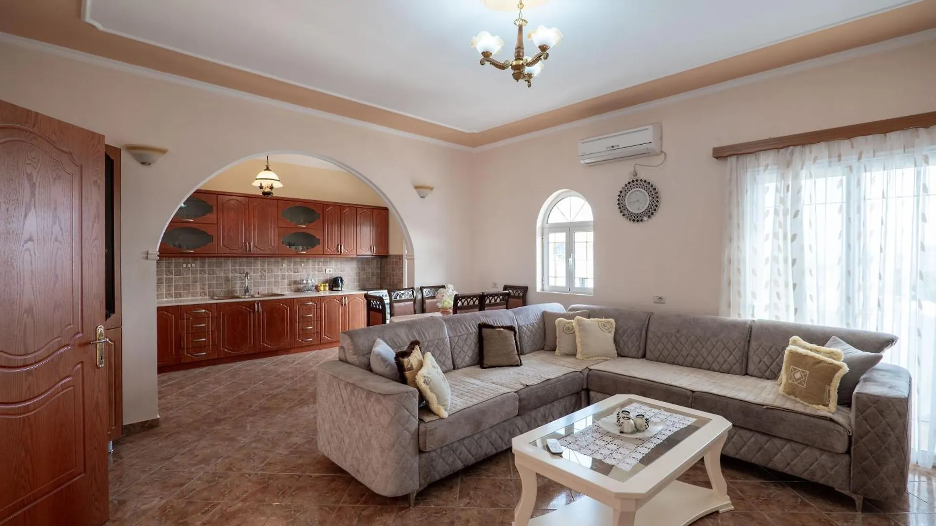 Mato Apartments Sarandë Albania