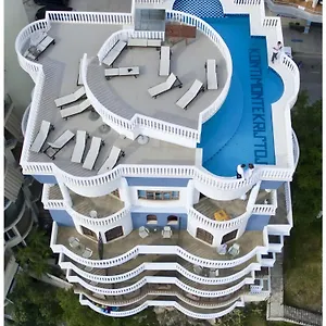 Hotel Monte Cristo With Rooftop Pool, Sarandë